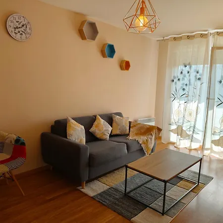 Privee Avec Balcon De 3,5 M2 Dans Un Convivial *