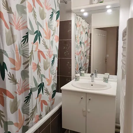 Privee Avec Balcon De 3,5 M2 Dans Un Convivial *